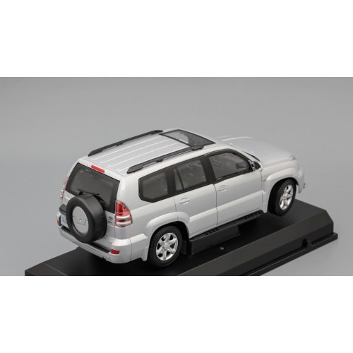 1:24 Масштабная модель TOYOTA Land Cruiser Prado SUV, silver