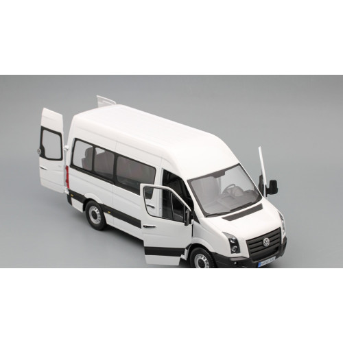 1:24 Масштабная модель VOLKSWAGEN Crafter Bus, white