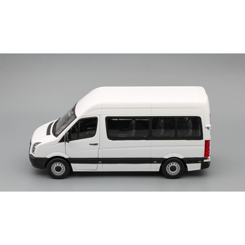 1:24 Масштабная модель VOLKSWAGEN Crafter Bus, white