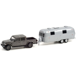 1:64 набор JEEP Gladiator 4х4 с кемпером Airstream Double-Axle Land Yacht Safar 2020