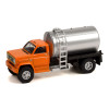 1:64 Масштабная модель CHEVROLET C-60 цистерна удобрения Orange/Silver 1982