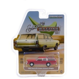 1:64 Масштабная модель OLDSMOBILE Vista Cruiser 1971 Matador Red/Woodgrain