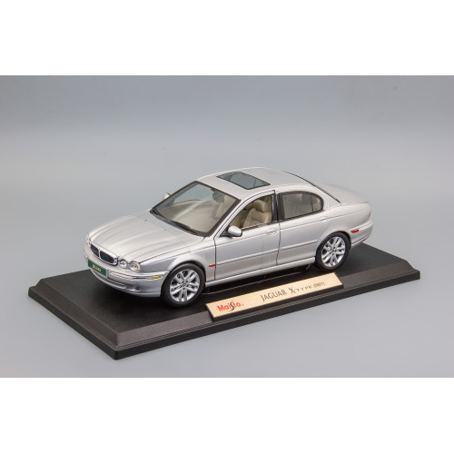 1:18 Масштабная модель Jaguar X-Type (2001) Silver