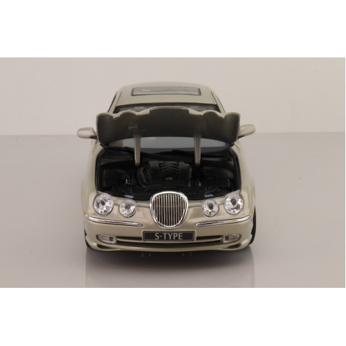 1:18 Масштабная модель Jaguar S Type 1999