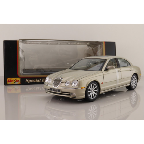 1:18 Масштабная модель Jaguar S Type 1999