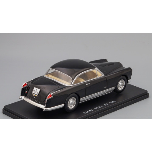 1:24 Масштабная модель FACEL-VEGA FV 1955, black