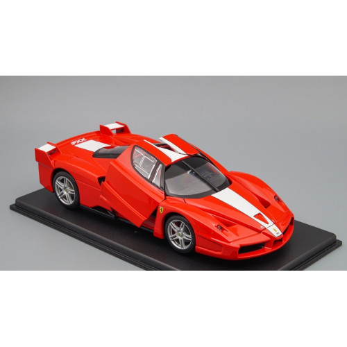 1:24 Масштабная модель FERRARI FXX (2005), red