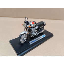 1:18 Масштабная модель Мотоцикл TRIUMPH Thunderbird (2002)