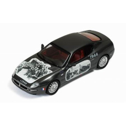 1:43 Масштабная модель MASERATI COUPE CAMBIOCORSA 2002 Silver (MASERATI 90th Anniversary - D-Day 1944)