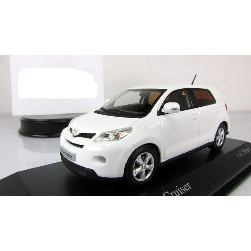 1:43 Масштабная модель Toyota Urban Cruiser white 2009