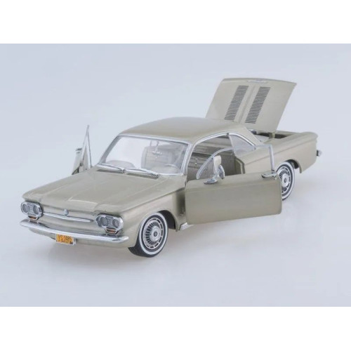 1:18 Масштабная модель Chevrolet Corvair Coupe (Autumn Gold)