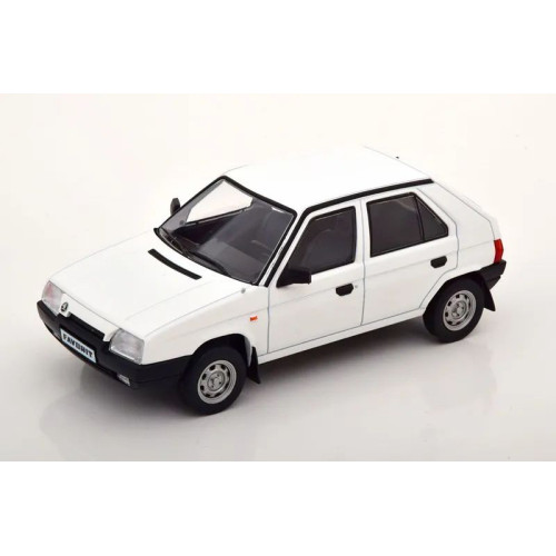 1:24 Масштабная модель SKODA Favorit 1989 White