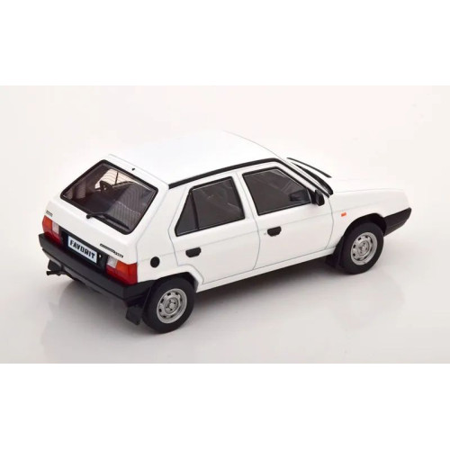 1:24 Масштабная модель SKODA Favorit 1989 White