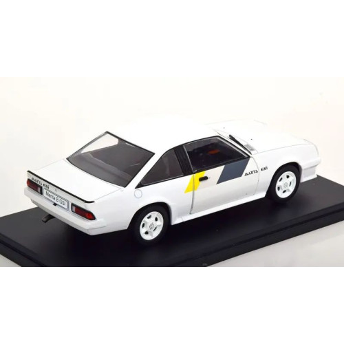 1:24 Масштабная модель OPEL Manta B GSi 1984 White/Grey/Yellow