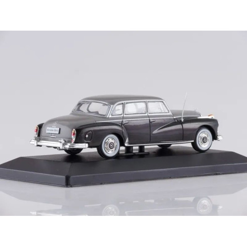 1:43 Масштабная модель Mercedes-Benz 300D (W189), black/grey 1957