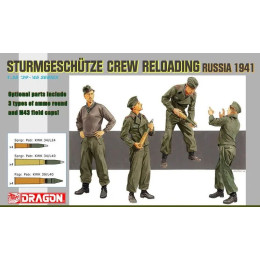 1:35 Сборная модель Strumgeschutze Crew Reloading Russia 1941