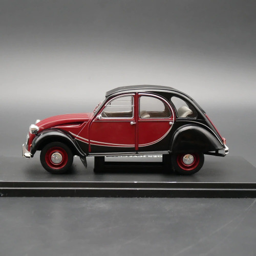 1:24 Масштабная модель Citroen 2CV6 Charleston 1982