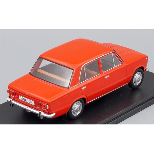 1:24 Масштабная модель LADA 1200 (1970)