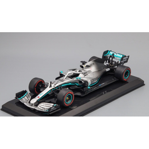 1:24 Масштабная модель MERCEDES-BENZ AMG F1 W10 EQ POWER+ Lewis Hamilton #44 2019, silver / green / black