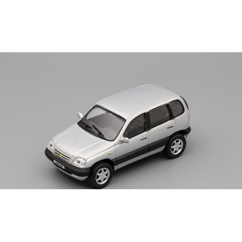 1:43 Масштабная модель NIVA Chevrolet 2123, silver